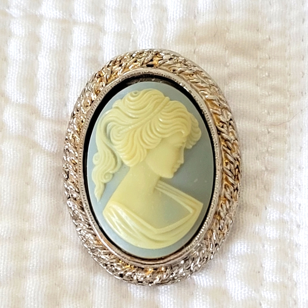 VINTAGE SIGNED PERI PENDANT/BROOCH